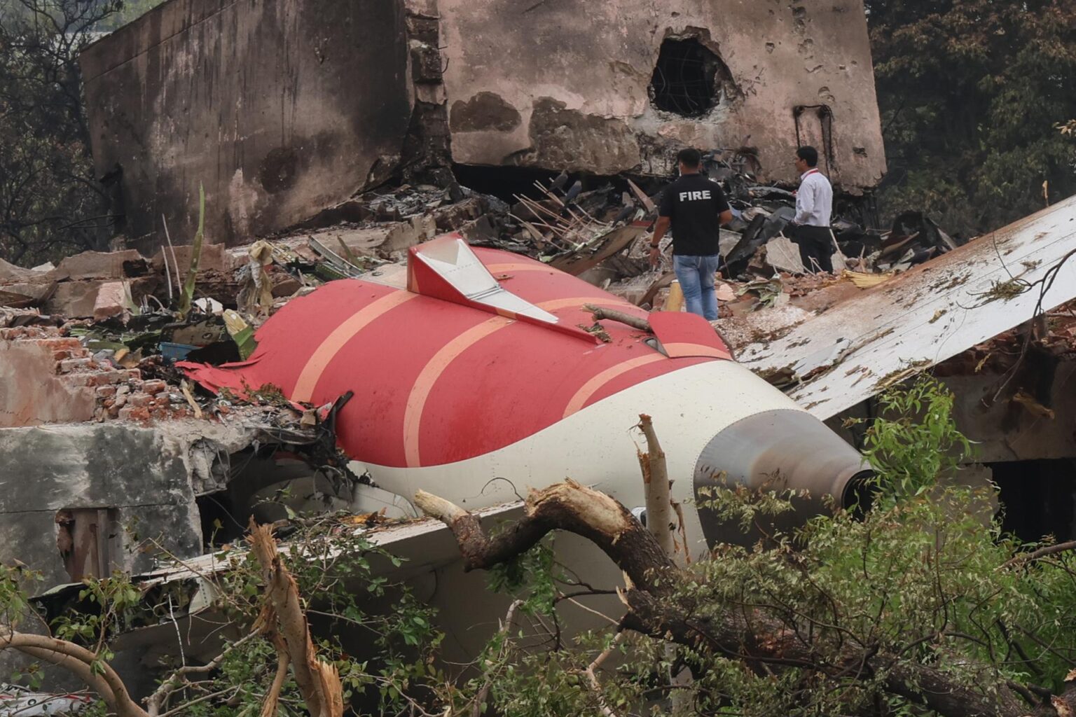 La autoridad de aviación civil de la India ordenó a la aerolínea Air India llevar a cabo inspecciones de seguridad adicionales y de carácter inmediato en toda su flota de aviones Boeing 787-8 y 787-9, tras el siniestro de su vuelo AI-171 con destino a Reino Unido con 242 personas abordo.