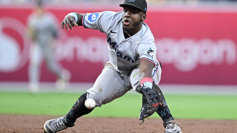 Los Marlins de Miami colocaron esta semana en asignación al utility dominicano Ronny Simón tras su partido ante los Padres de San Diego, en el cual cometió tres errores y demostró que quizás aún no está listo para jugar el nivel de Grandes Ligas.