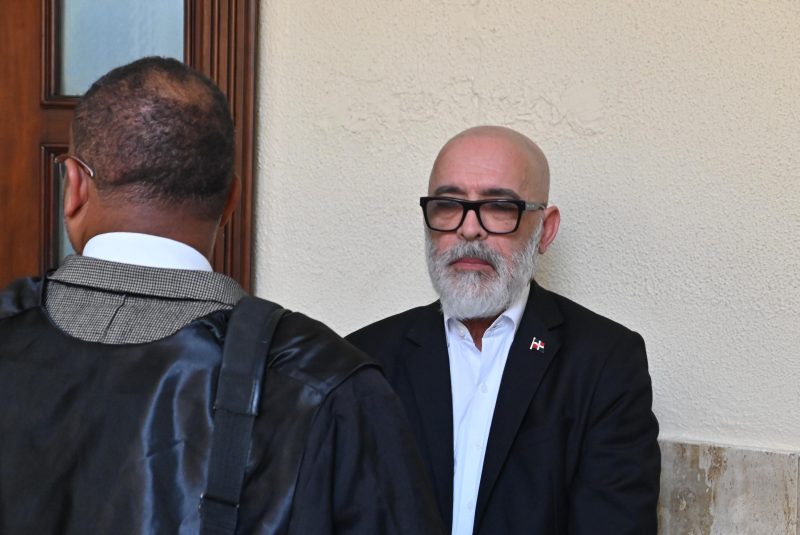 La demanda judicial presentada por Milagros De Camps Germán contra Ángel Martínez, conocido como “El Detective”, por difamación, incluye también al productor artístico Aquiles Jiménez, quien se sumó en redes sociales a la campaña de descrédito que se montó durante meses contra la querellante.