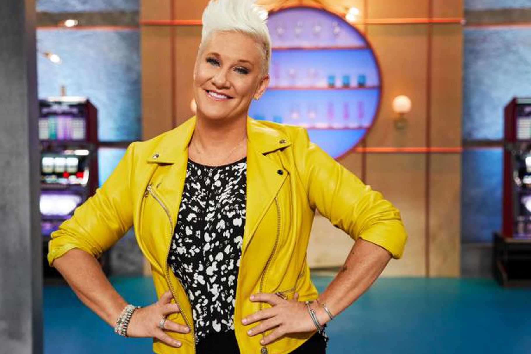 La reconocida chef estadounidense Anne Burrell falleció en la mañana del martes 17 de junio en su casa de Brooklyn, Nueva York, a los 55 años.