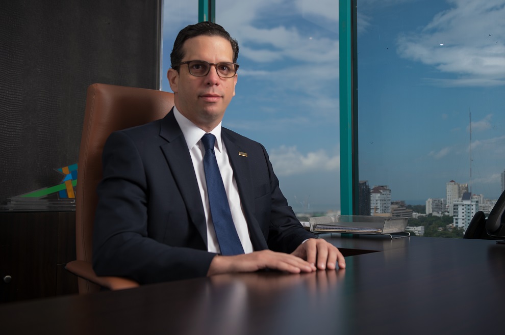 El vicepresidente ejecutivo del Consejo Nacional de la Empresa Privada (Conep), César Dargam, calificó de “absurda” la reforma a la Ley 225-20 que busca prohibir el uso de plásticos de un solo uso en la República Dominicana, al considerar que esta propuesta carece de sustento técnico y no responde a la realidad del país.