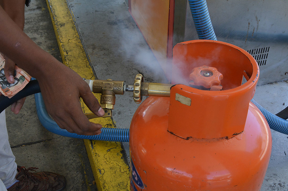 El Ministerio de Industria, Comercio y Mipymes (MICM) informó este viernes que, ante la presión de los mercados internacionales, el Gobierno dominicano asumirá un subsidio de RD$145.8 millones para mitigar el impacto en los precios de los combustibles durante esta semana.