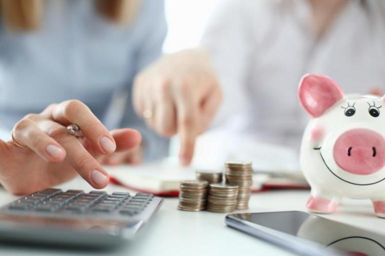La Asociación Dominicana de Administradoras de Fondos de Pensiones (ADAFP) informó que entre enero y mayo de 2025 los afiliados a las AFP miembros ganaron de forma consolidada unos RD$34,235 millones gracias al rendimiento de las inversiones realizadas con sus fondos de pensiones, pese a fluctuaciones que han provocado menores rendimientos que se reflejan en las cuentas de capitalización individual.
