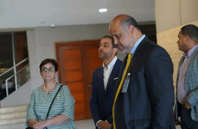 La Oficina de Atención Permanente impuso este miércoles medida de coerción contra Antonio Espaillat y Maribel Espaillat de Veras, propietarios de la colapsada discoteca Jet Set.