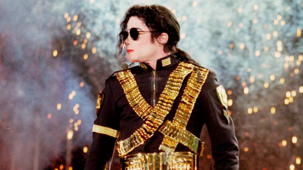 El 25 de junio de 2009, el mundo perdió a Michael Jackson, el icónico “Rey del Pop”, quien falleció a los 50 años en su residencia de Los Ángeles tras un paro cardíaco.