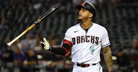  Lo que debía ser una noche de satisfacción por la victoria de los Diamondbacks terminó empañada por un momento profundamente doloroso para el dominicano Ketel Marte, quien no pudo contener las lágrimas luego de recibir un insulto ofensivo sobre su madre fallecida durante el juego del martes en el Guaranteed Rate Field.