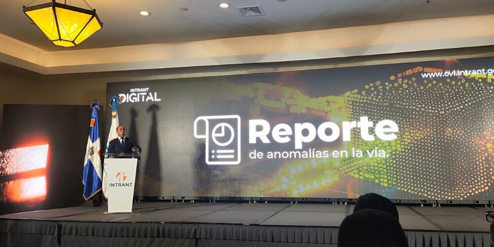 El Instituto Nacional de Tránsito y Transporte Terrestre (INTRANT) puso en marcha el “INTRANT Digital”, una plataforma integral que permite a los ciudadanos acceder a más de 39 servicios en línea y optimiza 12 procesos internos, incluyendo la emisión de licencias, permisos viales, registro de empresas de transporte y certificaciones, entre otros.