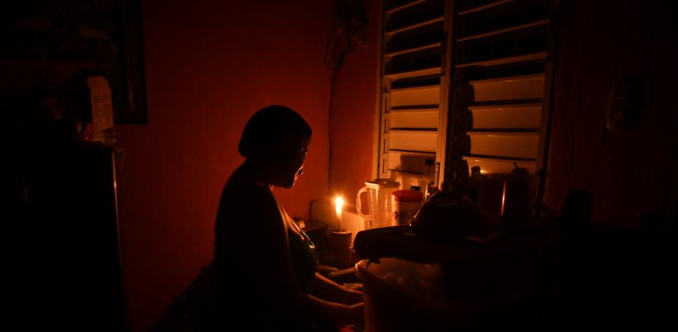 En marzo de 2025, las empresas distribuidoras de electricidad (EDE) han acumulado una asombrosa pérdida del 39.0%. Esto significa que, por cada 100 GWh de energía adquirida, ¡39 GWh se evaporan en el aire! Según el último informe del Ministerio de Energía y Minas, la situación es crítica.