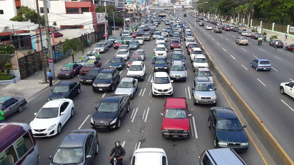 El Gobierno dominicano anunció un cambio estructural en los horarios de las instituciones públicas que operan en el Gran Santo Domingo, como parte de un plan integral que busca descongestionar el tránsito y reducir la saturación en las llamadas horas pico.