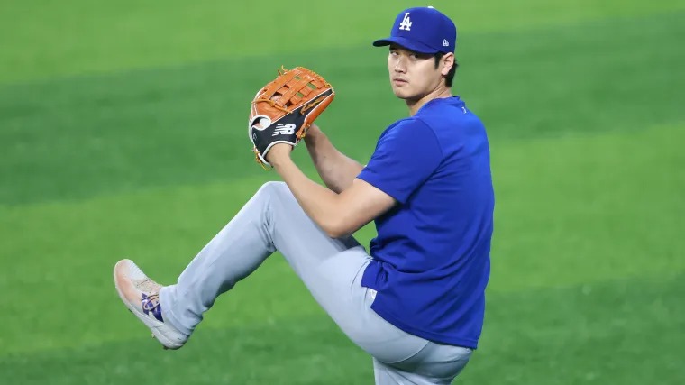 Shohei Ohtani continúa deslumbrando como el fenómeno dual de las Grandes Ligas. En la victoria de los Dodgers de Los Ángeles por 13-7 sobre los Nacionales de Washington, Ohtani logró su primer ponche como lanzador con la franela de los Dodgers y protagonizó una jornada ofensiva memorable con cinco carreras impulsadas, incluyendo un triple con bases llenas y su 26º cuadrangular de la temporada.