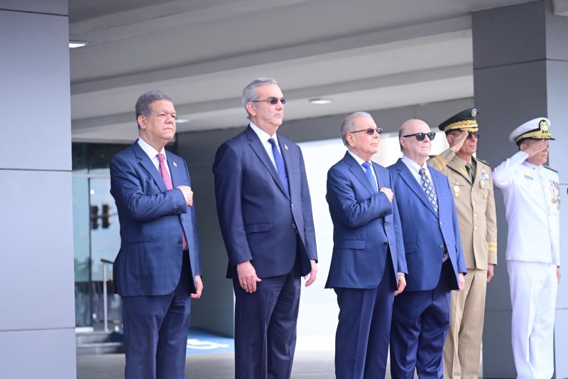 Tal como se pactó en la llamada Cumbre de los Presidentes del pasado 14 de mayo, el presidente Luis Abinader volverá a reunirse hoy con los expresidentes Leonel Fernández, Hipólito Mejía y Danilo Medina, esta vez en el marco del Consejo Económico y Social (CES).