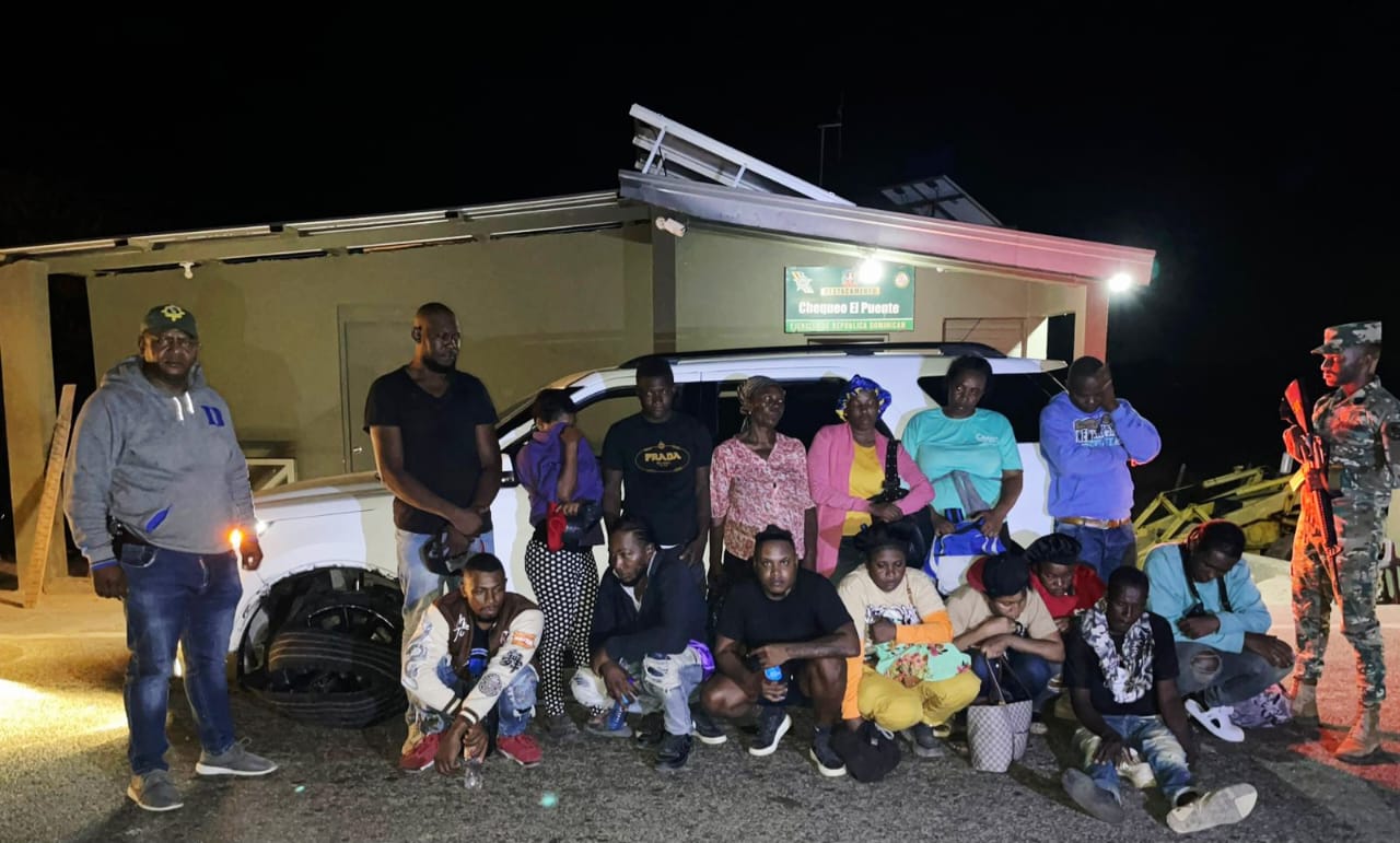 Una jeepeta fue detenida por miembros del Ejército en el Distrito Municipal Palo verde, provincia Montecristi, con 15 inmigrantes haitianos indocumentados a bordo