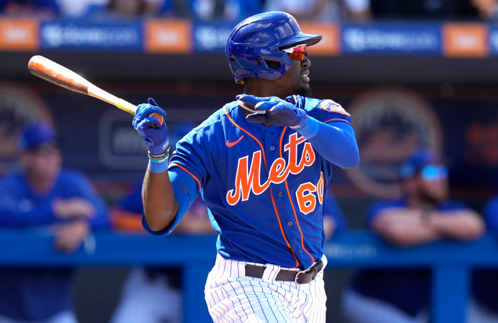 El dominicano Ronny Mauricio podría regresar a las Grandes Ligas esta misma noche con los Mets de Nueva York, luego de la lesión sufrida por el antesalista Mark Vientos, quien abandonó el juego del lunes contra los Dodgers de Los Ángeles con molestias en el muslo derecho.