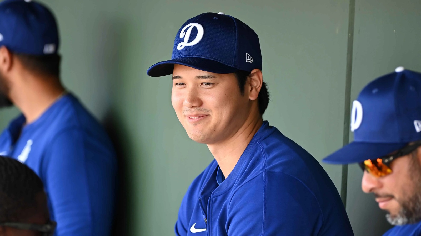 La relación de camaradería dentro del vestuario de los Dodgers de Los Ángeles sumó un tierno episodio esta semana, cuando el manager Dave Roberts y su esposa Tricia sorprendieron al astro japonés Shohei Ohtani regalando un Porsche de juguete color rosa a su hija recién nacida.