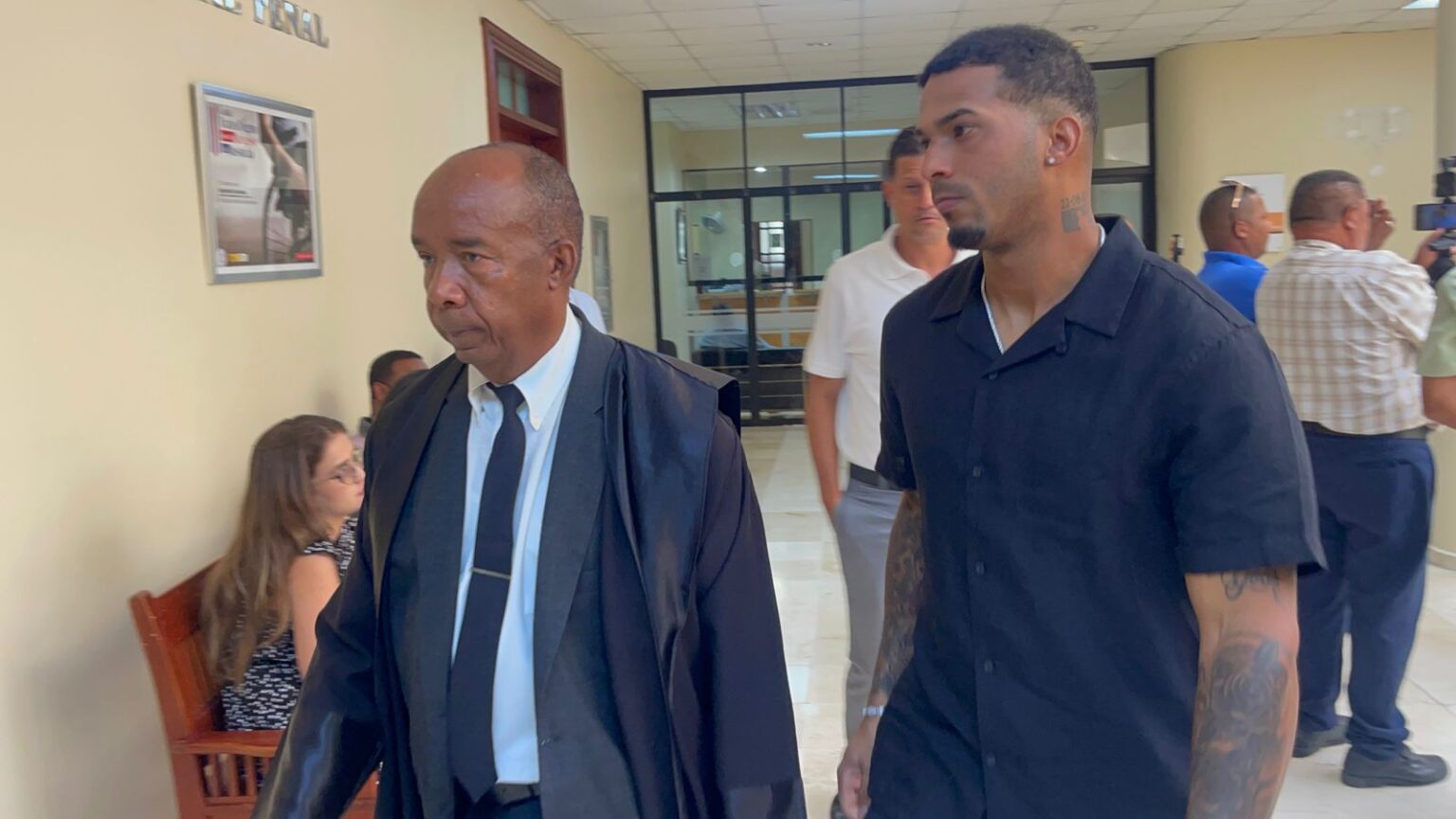 Los jueces del Tribunal Colegiado de la Cámara Penal del Juzgado de Primera Instancia del Distrito Judicial de Puerto Plata, y los abogados de la defensa el campocorto suspendido de los Tampa Bay, Wander Franco, acusado de abusar sexual y psicológicamente de una menor de edad, así como de Martha Vanessa Chavalier, madre de la menor y acusada de comercializar sexualmente a su hija, realizaron un descenso a las pruebas que tiene el Ministerio Público para sustentar la acusación.