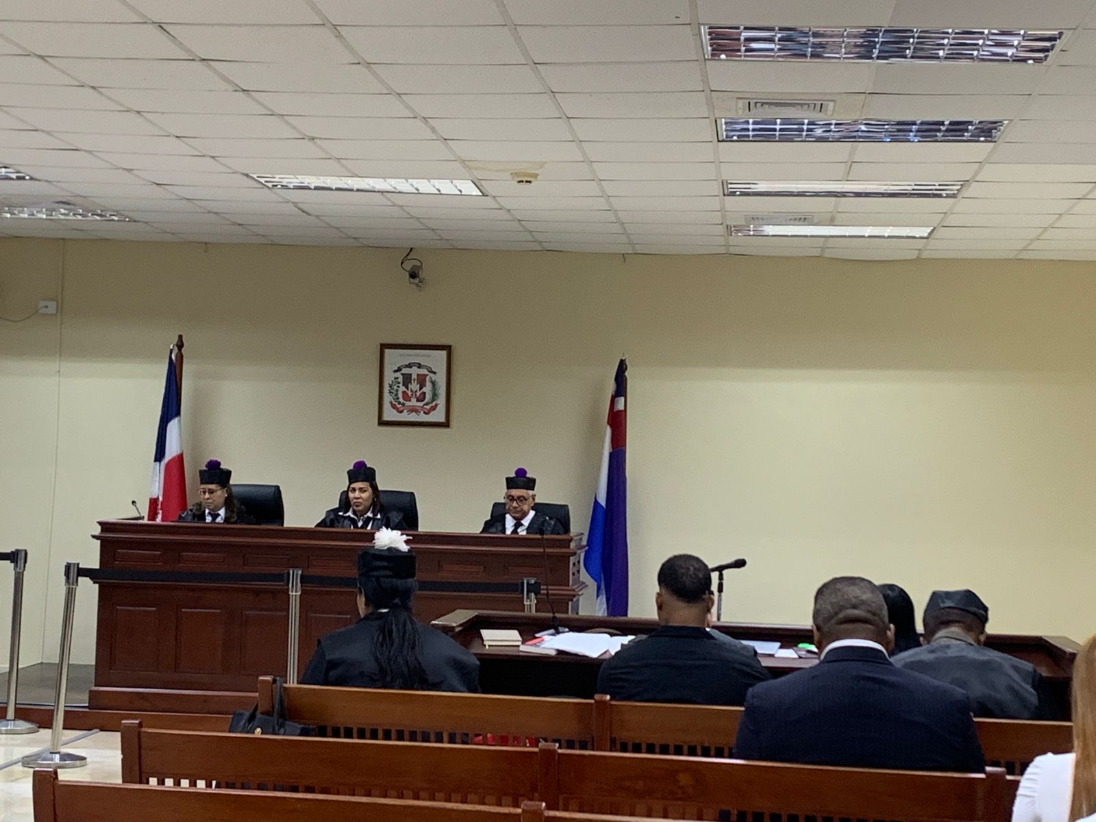 El juicio en contra del pelotero de Grandes Ligas, Wander Franco, acusado de abuso sexual y de Martha Vanessa Chevalier, acusada de explotación sexual de su hija menor de edad y de lavado de activos, continuó este lunes en el Tribunal Colegiado de esta ciudad.
