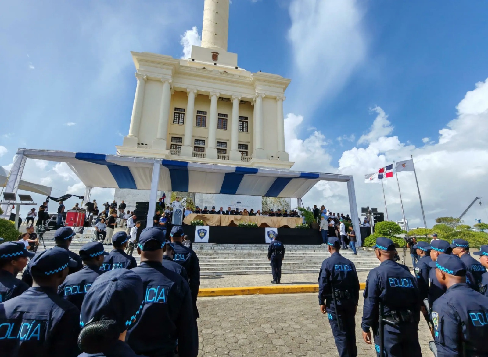 La reforma policial impulsada por el Gobierno continúa su avance firme con la integración de nuevos agentes al modelo de patrullaje por cuadrantes en Santiago de los Caballeros, una medida que busca fortalecer la seguridad en la capital del Cibao.