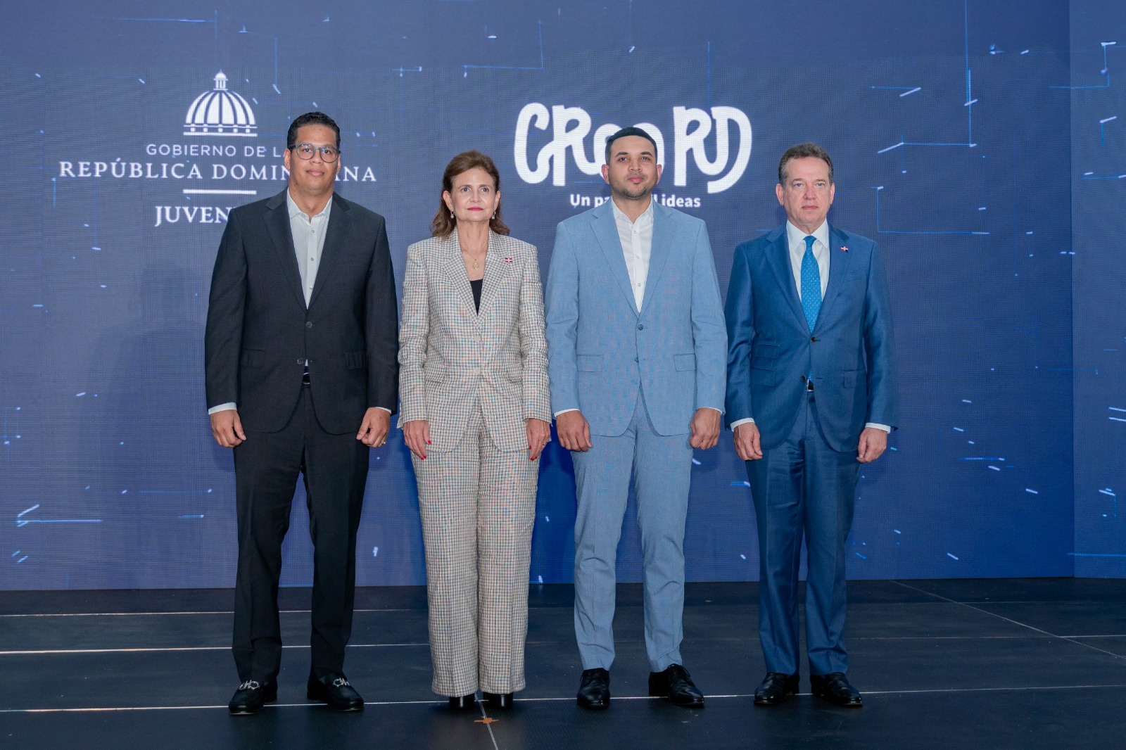 Con el firme propósito de promover el liderazgo, la innovación y la participación activa de la juventud dominicana en el desarrollo sostenible del país, el Ministerio de la Juventud lanzó el ambicioso proyecto CREA RD: 10 Hackatones, 10 Regiones, Muchas Soluciones, una plataforma nacional que convoca a jóvenes a desarrollar soluciones creativas a los desafíos específicos de sus comunidades.