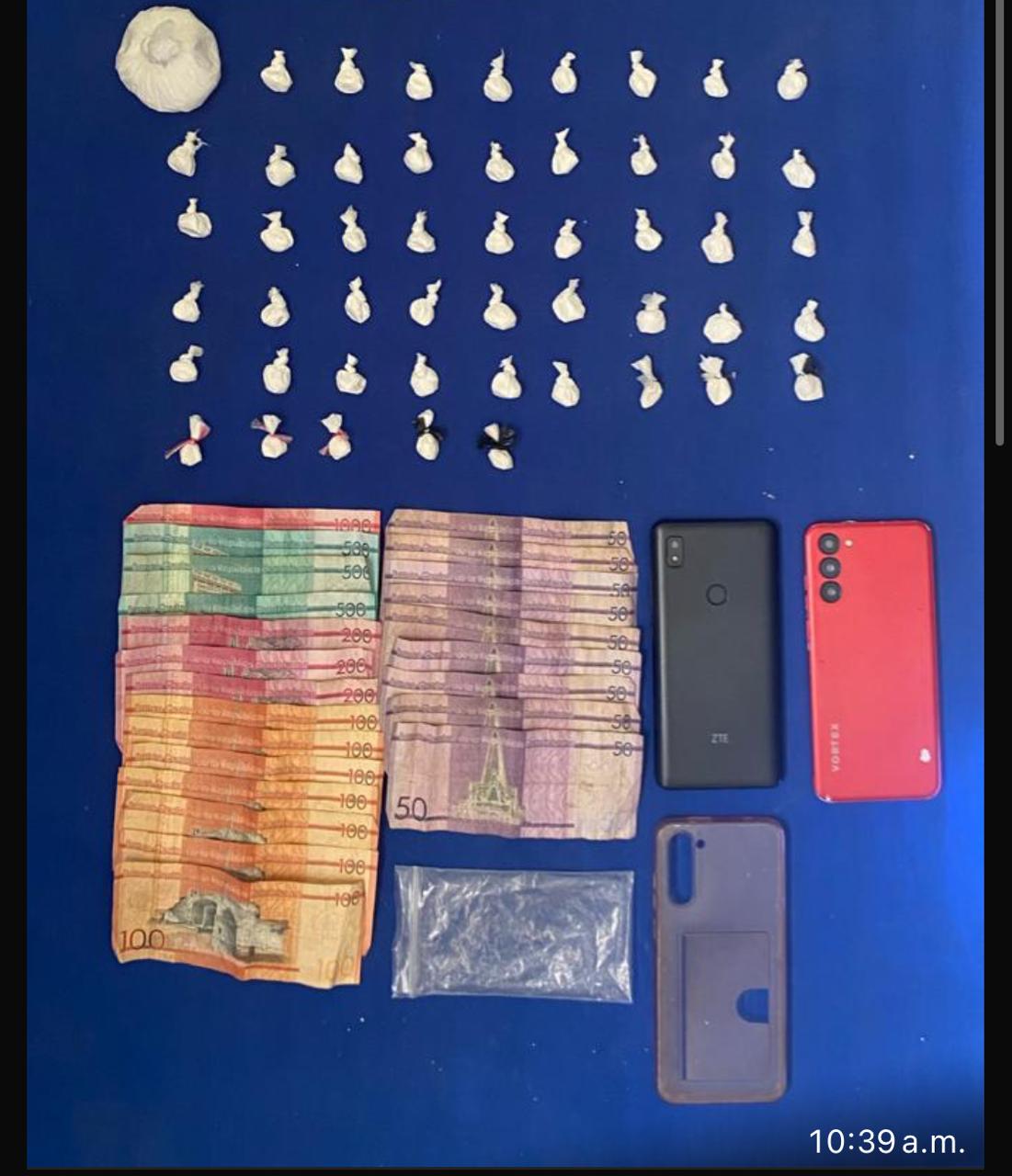 La Dirección Nacional de Control de Drogas junto a la fiscalía y miembros del DICRIM, en esta provincia desmantelaron varios puntos de venta de drogas donde han sido detenidas varias personas con relación a estos hechos.