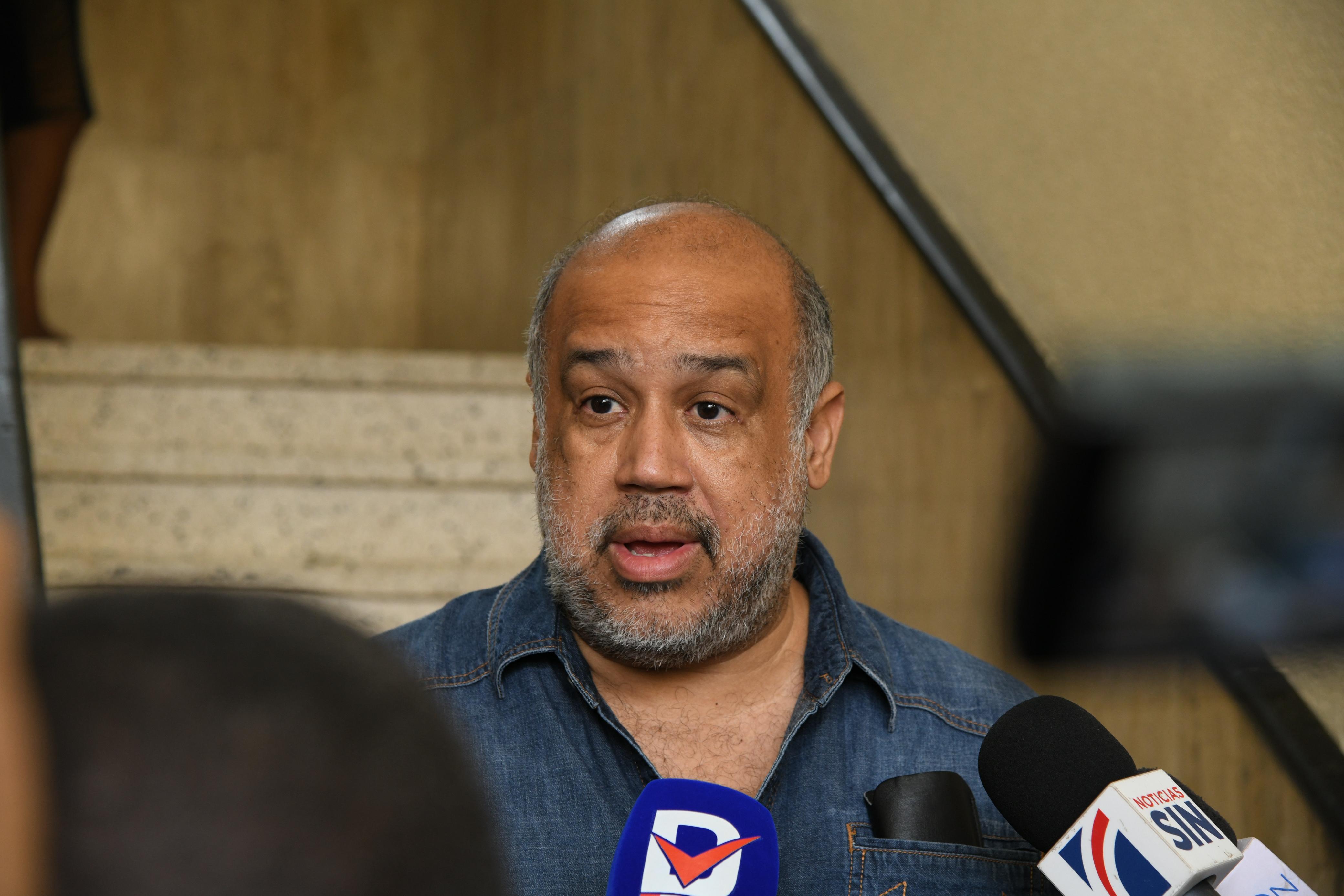 Los abogados de Antonio Espaillat niegan rotundamente que su cliente esté amenazando a los empleados de la discoteca Jet Set para que no proporcionen información sobre lo ocurrido el pasado 8 de abril.