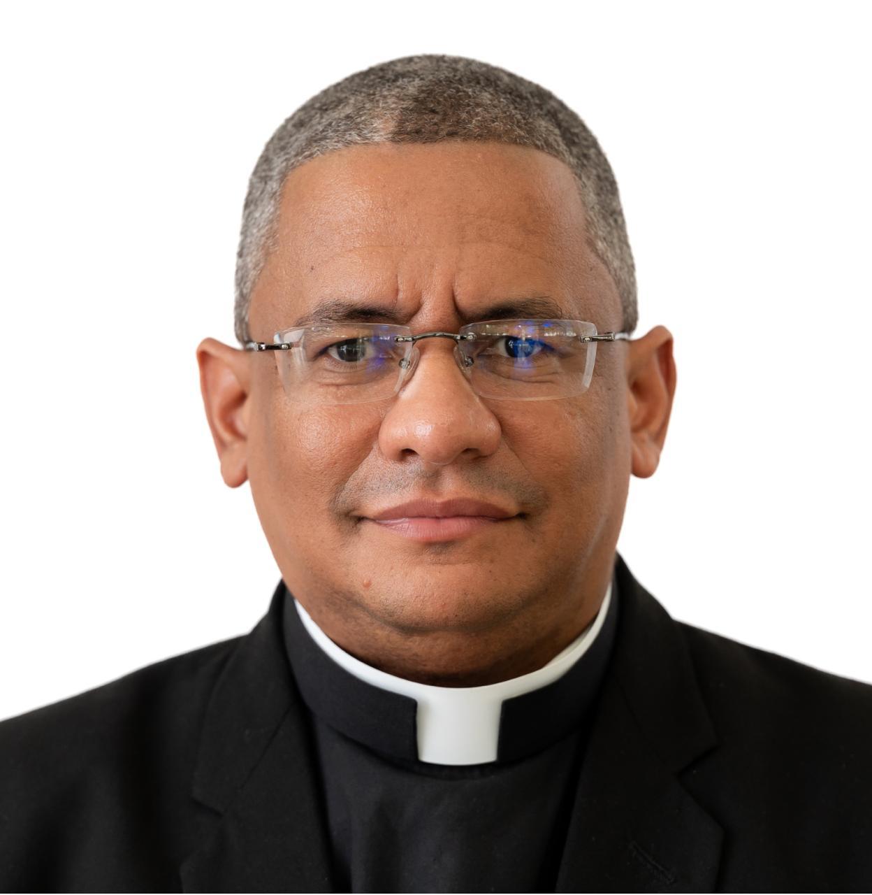  El Papa León XIV ha designado al padre Andrés Amauri Rosario Henríquez como obispo auxiliar de la Arquidiócesis de Santiago de los Caballeros. Hasta la fecha, el padre Rosario Henríquez se desempeñaba como rector del Seminario Menor San Pío X desde el año 2020.