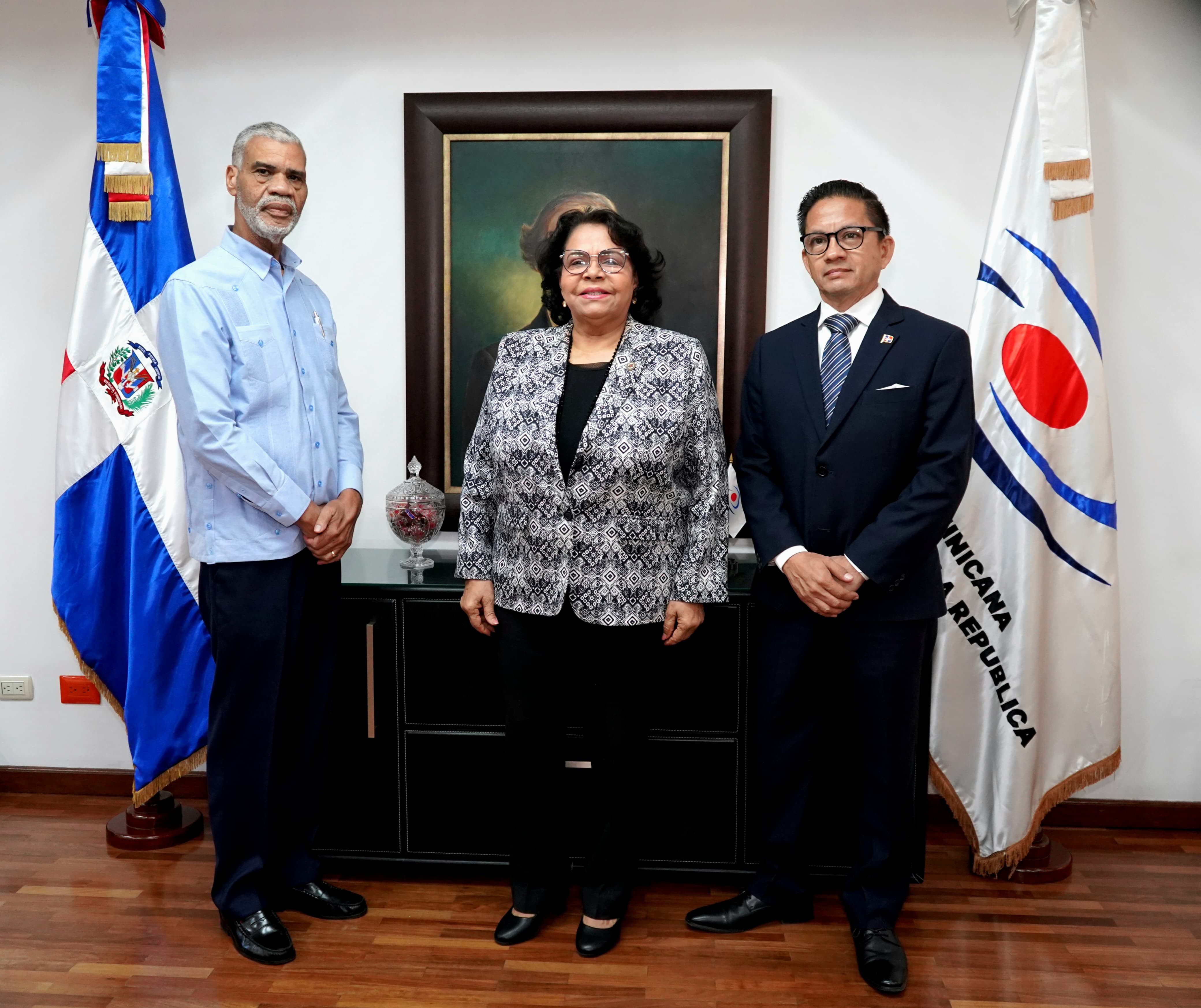 La presidenta de la Cámara de Cuentas, doctora Emma Polanco Melo, recibió en su despacho al presidente del Instituto de Contadores Públicos Autorizados de la República Dominicana (ICPARD), licenciado Pedro Arnó, con el objetivo de estrechar los lazos bilaterales entre ambas instituciones.