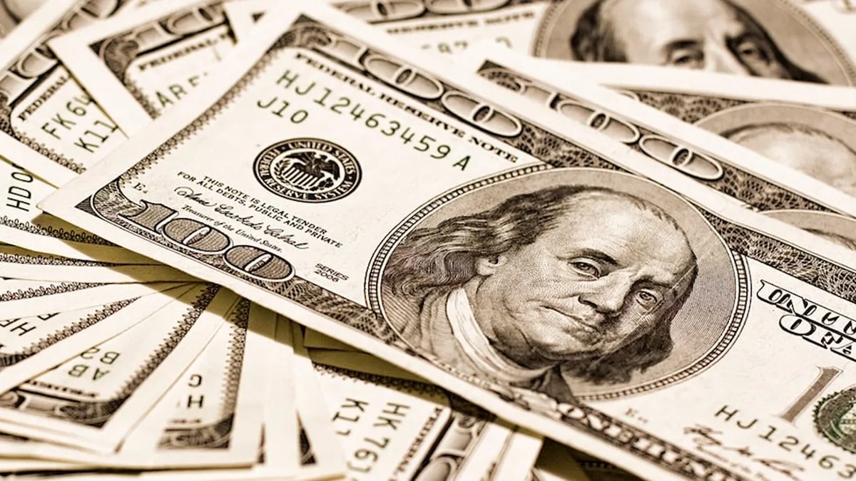 Este lunes 30 de junio de 2025, el dólar en República Dominicana hoy mantiene una cotización oficial de RD$59.27 para la compra y RD$59.96 para la venta, según el Banco Central de la República Dominicana (BCRD). Este valor establece la referencia del mercado cambiario nacional, aunque la tasa puede variar dependiendo del banco o casa de cambio.