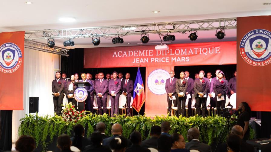 El Ministerio de Asuntos Exteriores y Cultos de Haití graduó a 29 nuevos graduados de la Maestría en Diplomacia y Cooperación Internacional de la Academia Diplomática Jean Price-Mars.