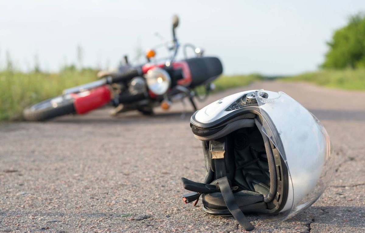  Un accidente de tránsito ocurrido la noche del sábado 31 de mayo en el tramo carretero Nagua-El Factor dejó como resultado la muerte de un joven motociclista de 18 años.