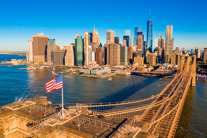 La ciudad de Nueva York alcanzó un histórico acuerdo presupuestario para el año fiscal 2026, que comenzará el próximo 1 de julio. Con un monto total de casi $116 mil millones de dólares, este presupuesto supera el del año anterior, que se situó en $112,400 millones.