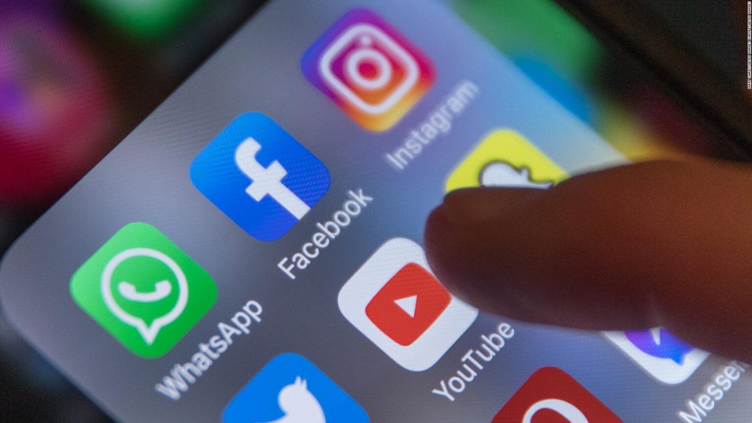 Este 30 de junio se celebra el Día Mundial de las Redes Sociales, una fecha que busca resaltar el impacto global de estas plataformas digitales en la forma en que las personas se comunican, interactúan y acceden a la información. Desde su surgimiento, las redes sociales han revolucionado no solo las relaciones personales, sino también el periodismo, la publicidad, el comercio y la participación ciudadana.