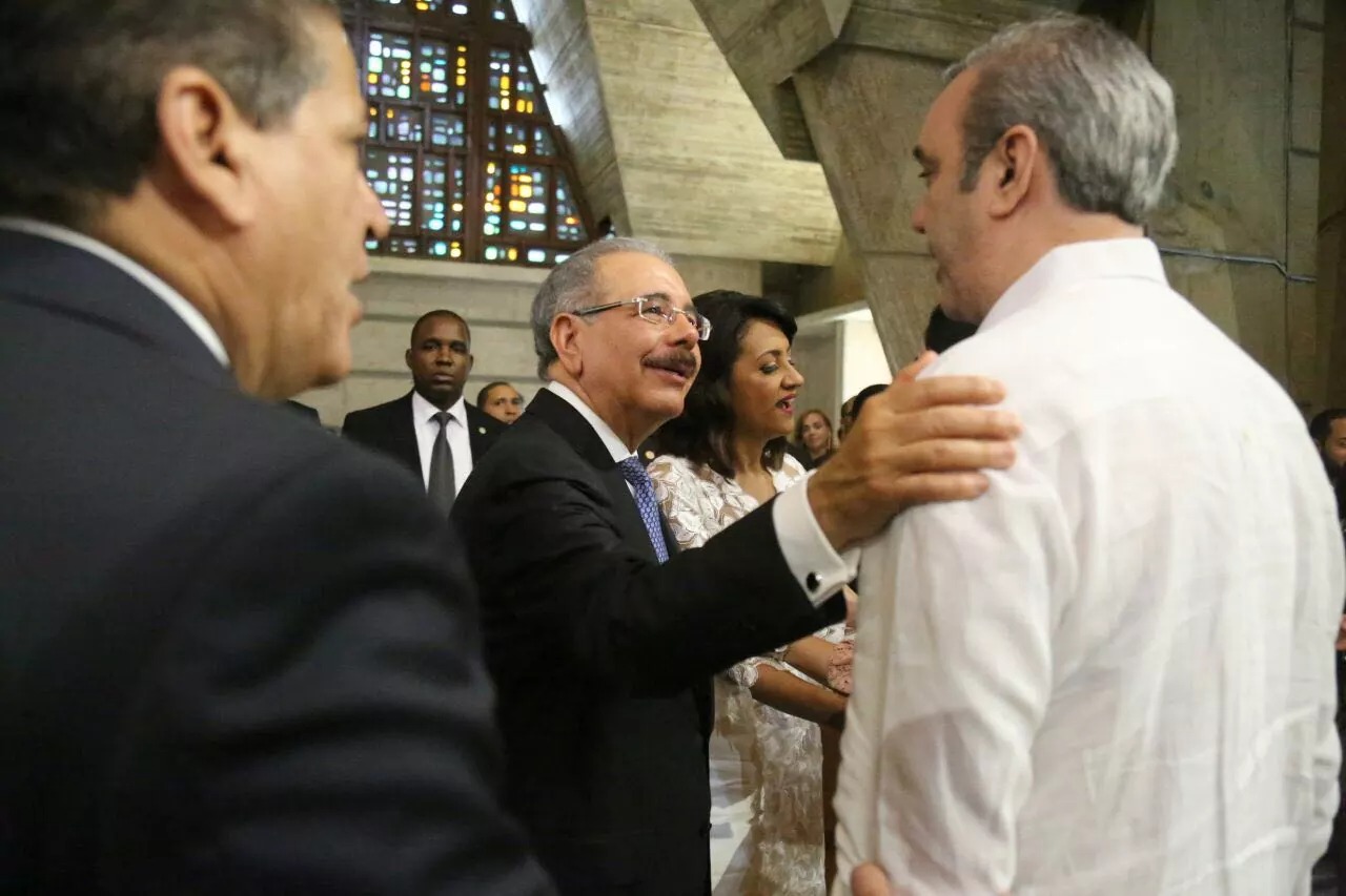 En el marco de los compromisos asumidos durante la reunión con los expresidentes en el Ministerio de Defensa, el presidente de la República, Luis Abinader, visitará hoy jueves 26 de junio al expresidente Danilo Medina en la Casa Presidencial del Partido de la Liberación Dominicana (PLD), a las 10:30 de la mañana.