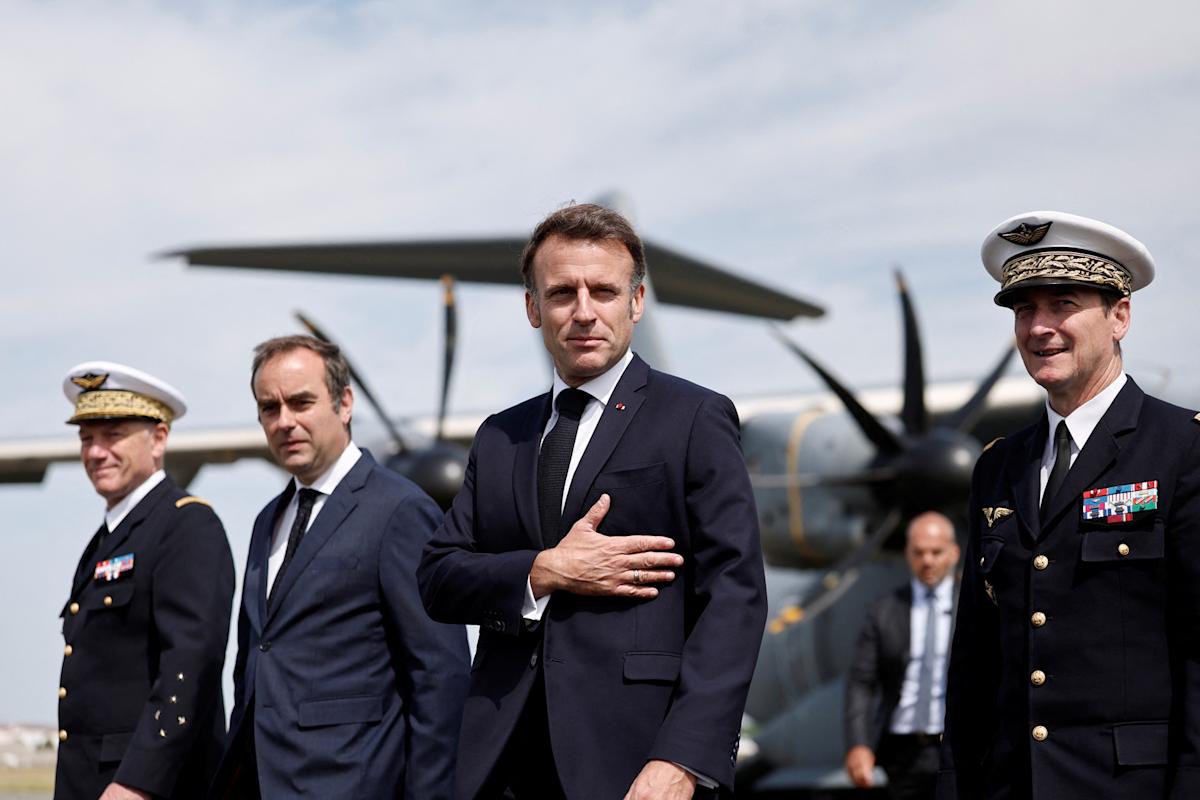 El presidente francés, Emmanuel Macron, ha justificado este viernes su llamamiento a la negociación como la forma de abordar y neutralizar la amenaza de que Irán se dote de la bomba atómica porque la acción militar en marcha por sí sola no bastará.
