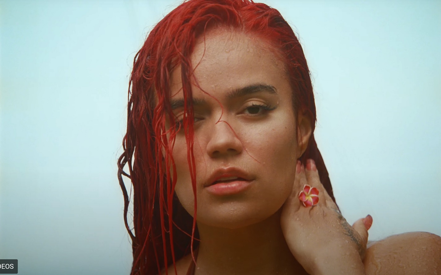 Karol G lanzó este viernes su quinto álbum de estudio, ‘Tropicoqueta’, un homenaje a las raíces latinas en el que mezcla merengue, bachata, mambo o mariachi y que cuenta con colaboraciones como las de Greeicy, Manu Chao o Marco Antonio Solís.
