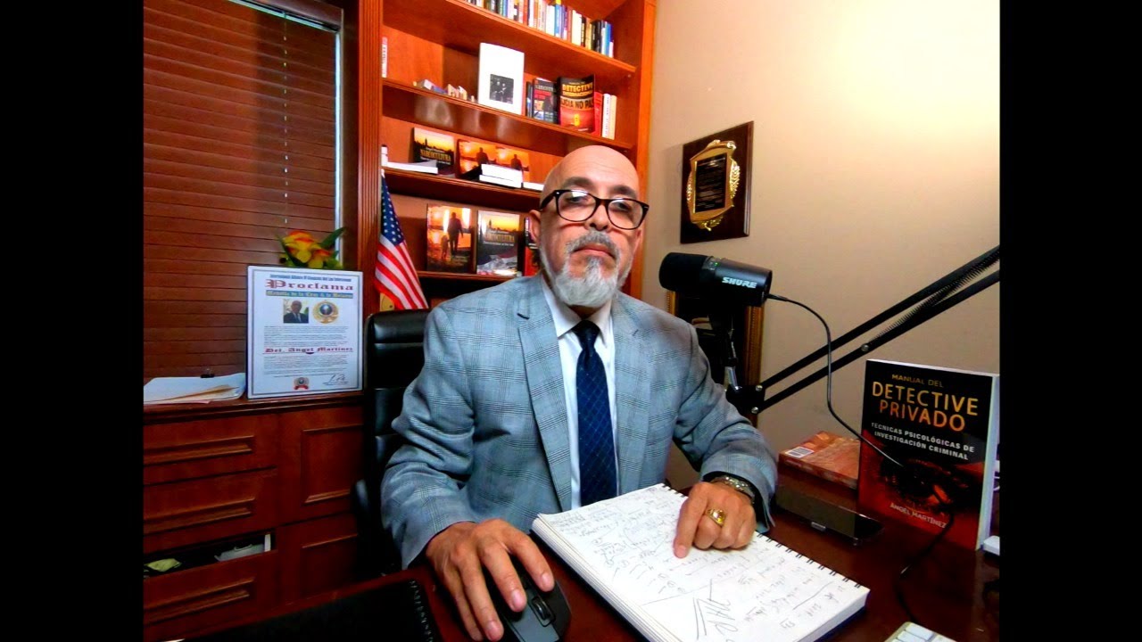El detective Ángel Martínez se retractó este lunes de las acusaciones que había vertido en contra de los periodistas Vargavila Riverón y Colombia Alcántara, vinculándolos a asuntos del “bajo mundo”.
