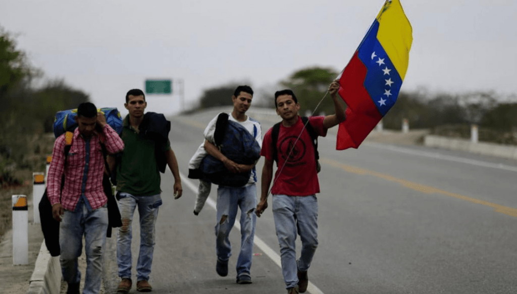 La Cancillería de Venezuela emitió este domingo una "alerta máxima de viaje" para todos sus connacionales que residan en Estados Unidos o tengan previsto viajar a ese país, que Caracas considera "peligroso" y al que ya había desaconsejado visitar.