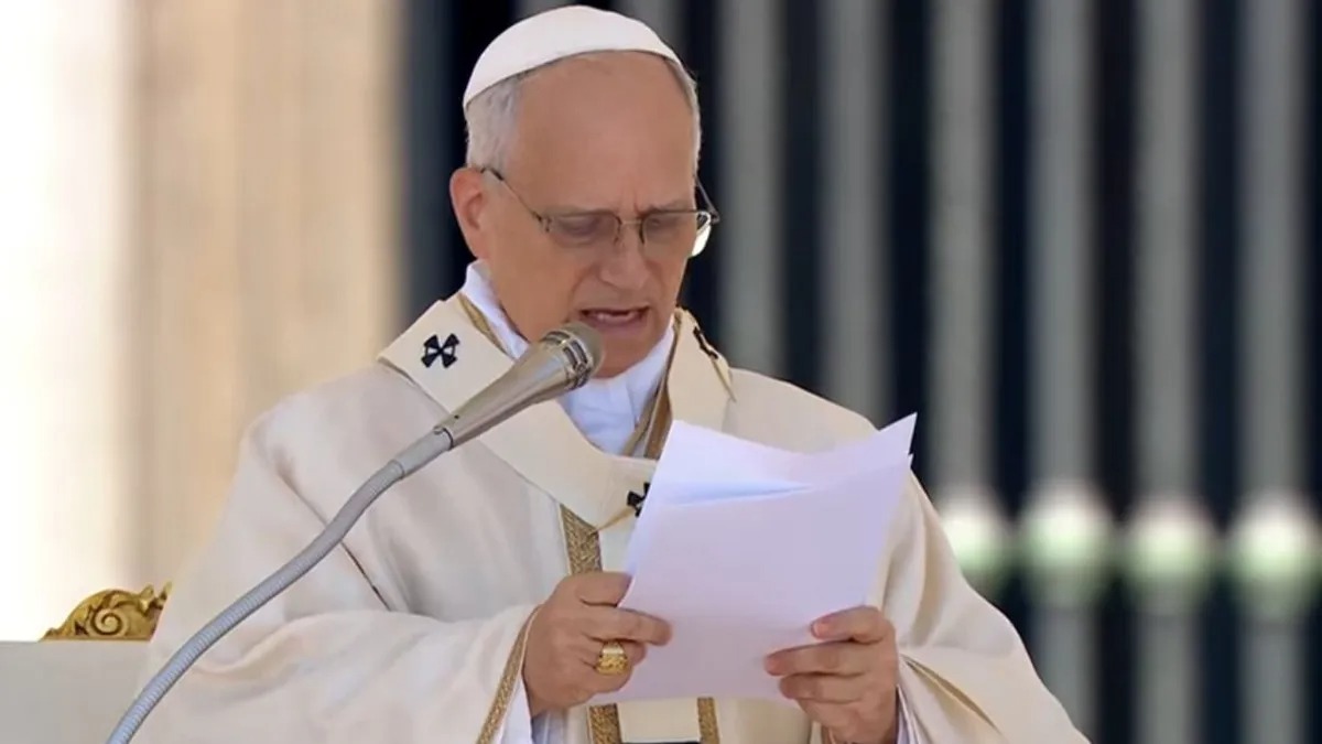 El papa León XIV advirtió este martes de que "la dignidad humana corre el riesgo de ser aniquilada u olvidada, sustituida por funciones, automatismos y simulaciones" y que "la persona no es un sistema de algoritmos", en su discurso ante la Conferencia Episcopal Italiana.