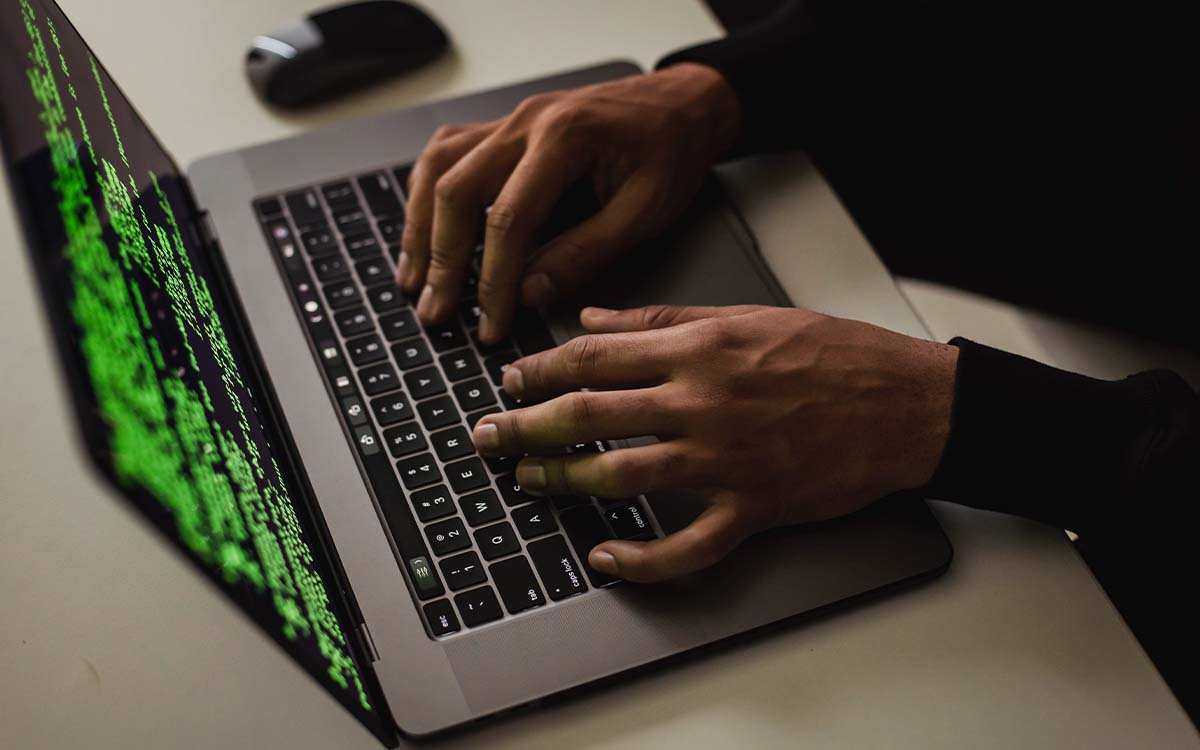 Un grupo de ciberdelincuentes liderado por el español José Luis Huertas Rubio, alias "Alcasec", accedió ilegalmente al sistema E-ticket de la Dirección General de Migración de la República Dominicana, según informó este martes el diario español El Mundo.