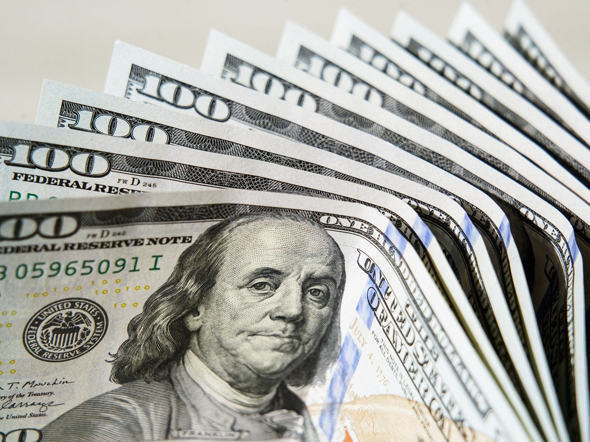 El precio del dólar este 2 de junio del 2025 presenta ligeras variaciones entre las principales entidades bancarias y plataformas financieras del país, reflejando el dinamismo del mercado cambiario dominicano.