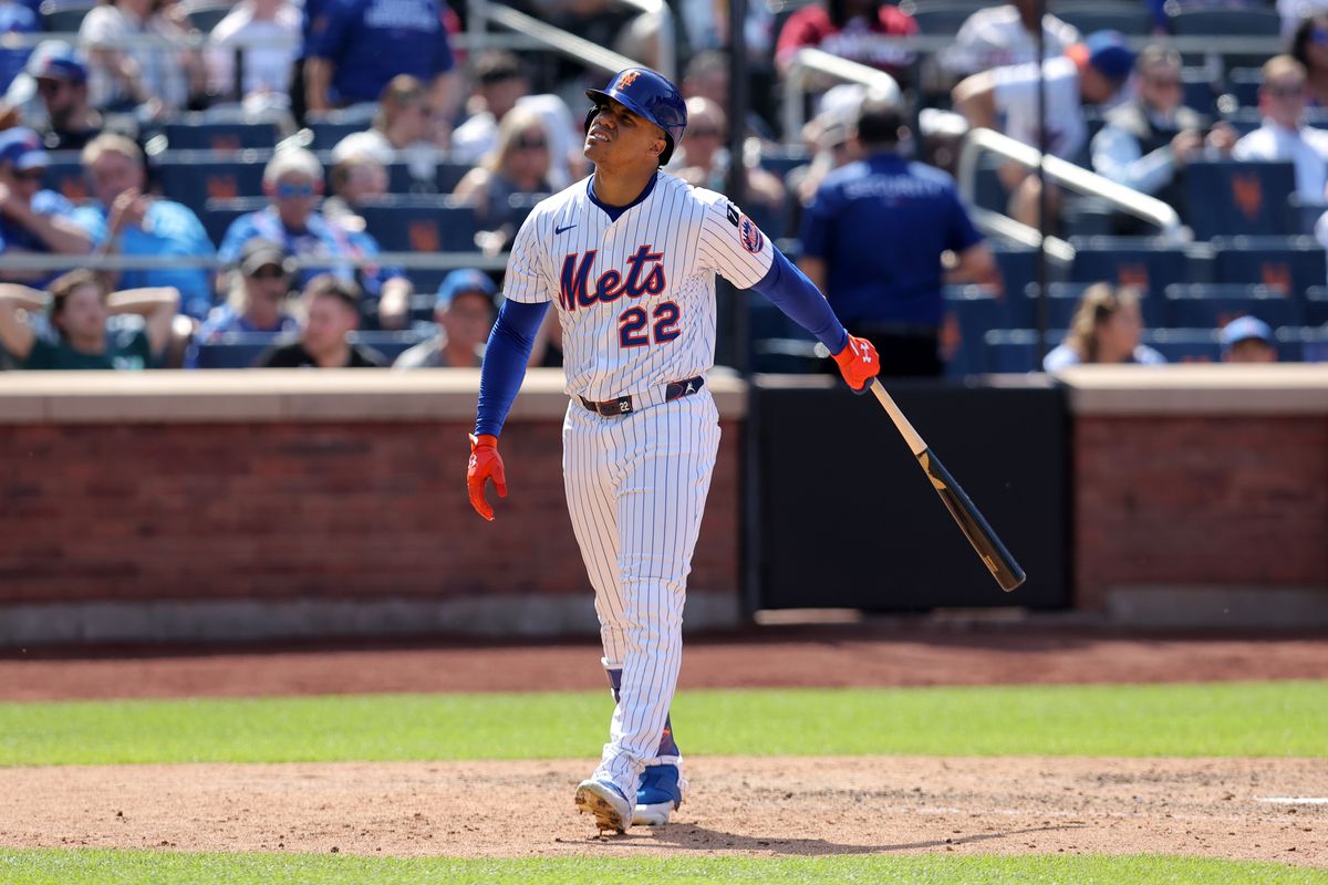 El estelar jardinero dominicano Juan Soto de los Mets de Nueva York por primera vez en la historia del equipo, un jugador registró 10 o más cuadrangulares, 20 o más hits, 20 o más carreras anotadas, 20 o más carreras impulsadas y 20 o más boletos en un mismo mes calendario. Un logro que confirma el dominio absoluto del quisqueyano con el madero.