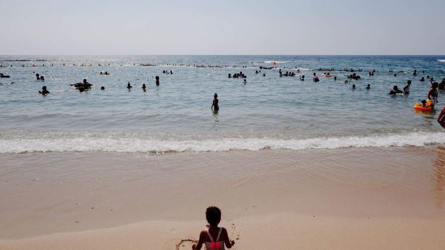 La República Dominicana avanzó seis puestos en el Índice Global de Paz (GPI) 2025, alcanzando la posición 79 entre 163 países evaluados, según el más reciente informe del Institute for Economics and Peace (IEP). Con un puntaje de 1.996, el país se posiciona como el tercero más pacífico de América Central y el Caribe, y el quinto de América Latina, superando a naciones como Estados Unidos y México.