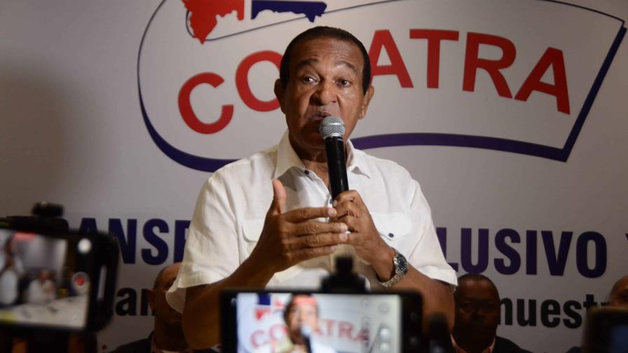 El presidente de la Confederación Nacional de Organizaciones del Transporte (Conatra), Antonio Marte, amenazó este miércoles con paralizar el servicio de transporte en las principales rutas del Cibao si no se incluye al gremio que dirige en los nuevos corredores que se pretenden instalar en Santiago.