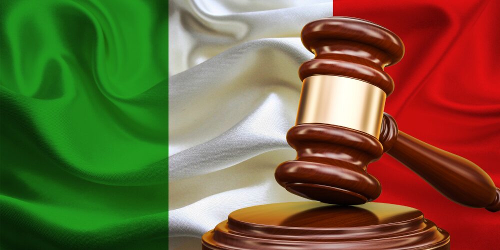 La Corte de Apelación de Milán (norte de Italia) ha sentenciado a 27 años de prisión a un joven por matar a un hombre, al que apuñaló en el pecho, para robarle unos auriculares inalámbricos valorados en 14 euros en la localidad milanesa de Rozzano en octubre pasado.