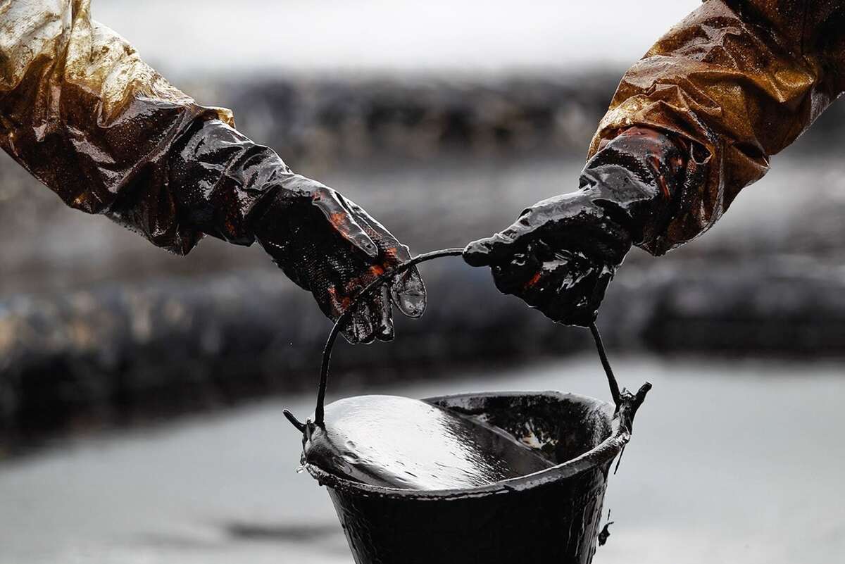 El ministro de Energía y Minas, Joel Santos, anunció este martes que el año próximo se realizará una "ronda petrolera" para licitar bloques de exploración en distintas zonas del país que ya han sido objeto de estudios geológicos preliminares.