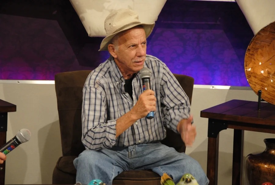 A los 82 años, falleció Agliberto Meléndez Jiménez, cineasta y docente que colocó al cine dominicano en el mapa tras dirigir Un pasaje de ida, un hito fílmico en 1988.