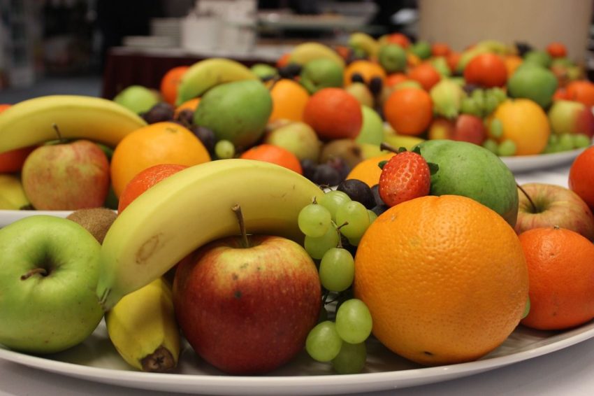 Cada 1 de julio se conmemora el Día Internacional de la Fruta, una iniciativa global que busca promover el consumo de frutas como parte fundamental de una alimentación saludable. Esta efeméride, que comenzó a celebrarse en 2007, resalta la importancia de estos alimentos naturales no solo por su valor nutricional, sino también por su impacto positivo en la biodiversidad, la sostenibilidad y la cultura alimentaria en todo el mundo.