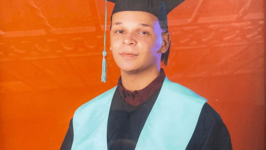 El cuerpo sin vida de Luis Rafael Rosario Martich, de 20 años, quien había sido reportado como desaparecido por sus familiares, fue hallado la noche del 1 de julio en un solar baldío del sector El Higüero, en el distrito municipal Los Guaricanos, Santo Domingo Norte.